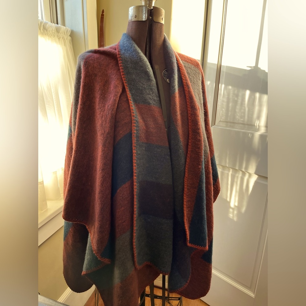 BB Dakota poncho